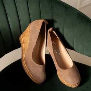 NEW Viscata Barcelona Roses Marquesa Tan Suede Round Toe Espadrille Wedge Size 8